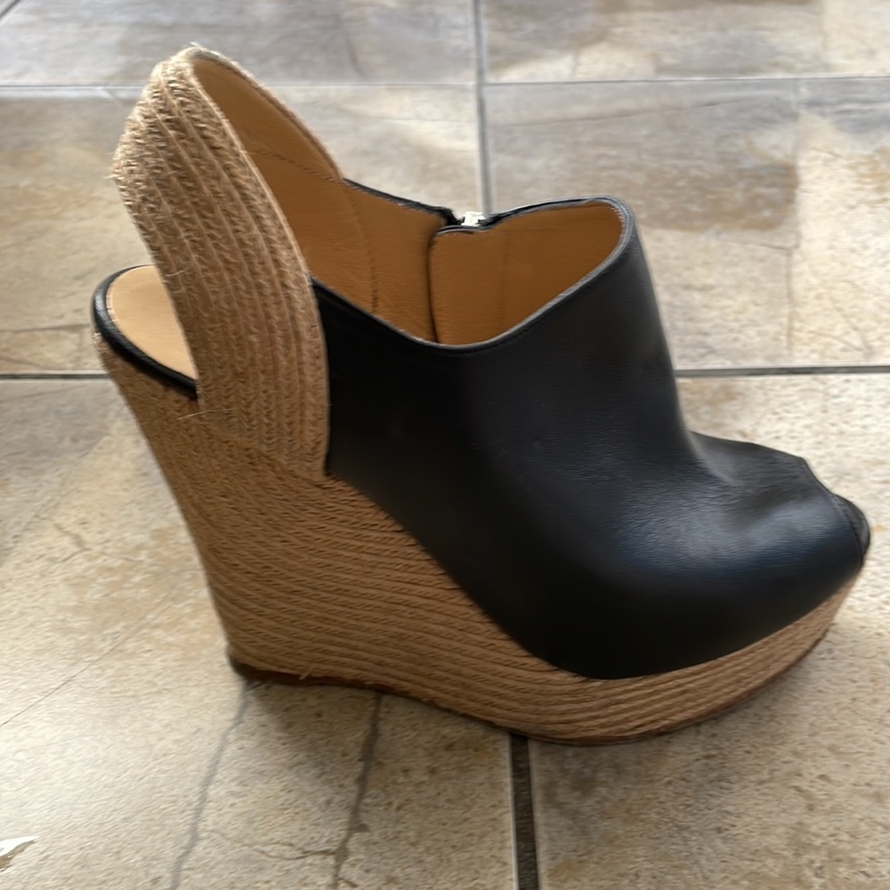 GUCCI ESPADRILLE OPEN TOE WEDGE SIZE 10 (40) fits size 9 feet